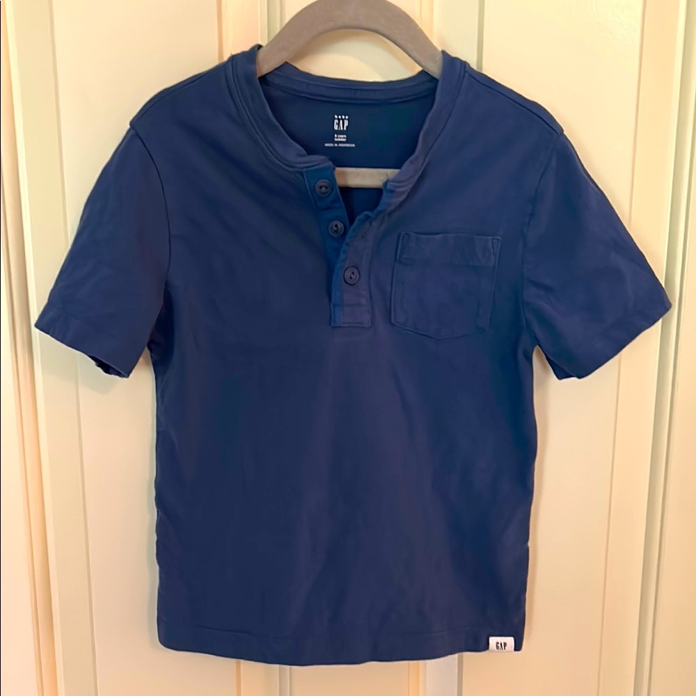 GAP Kids Short Sleeve Blue Henley Shirt size 5T
